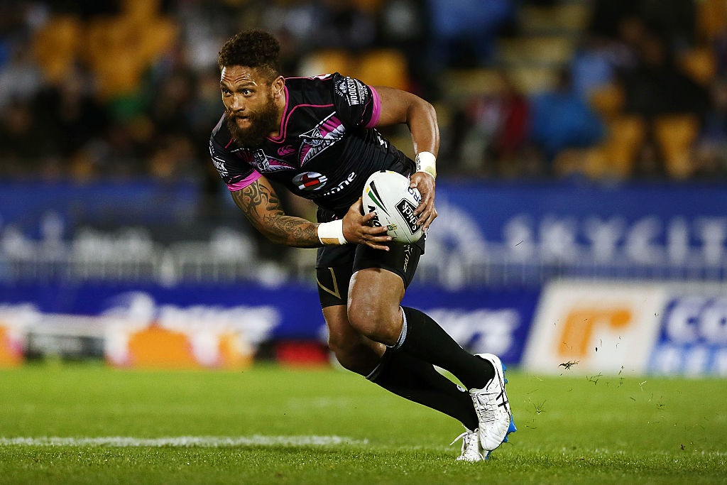 Manu Vatuvei runs the ball for the Warriors this year. Photo: Getty Images