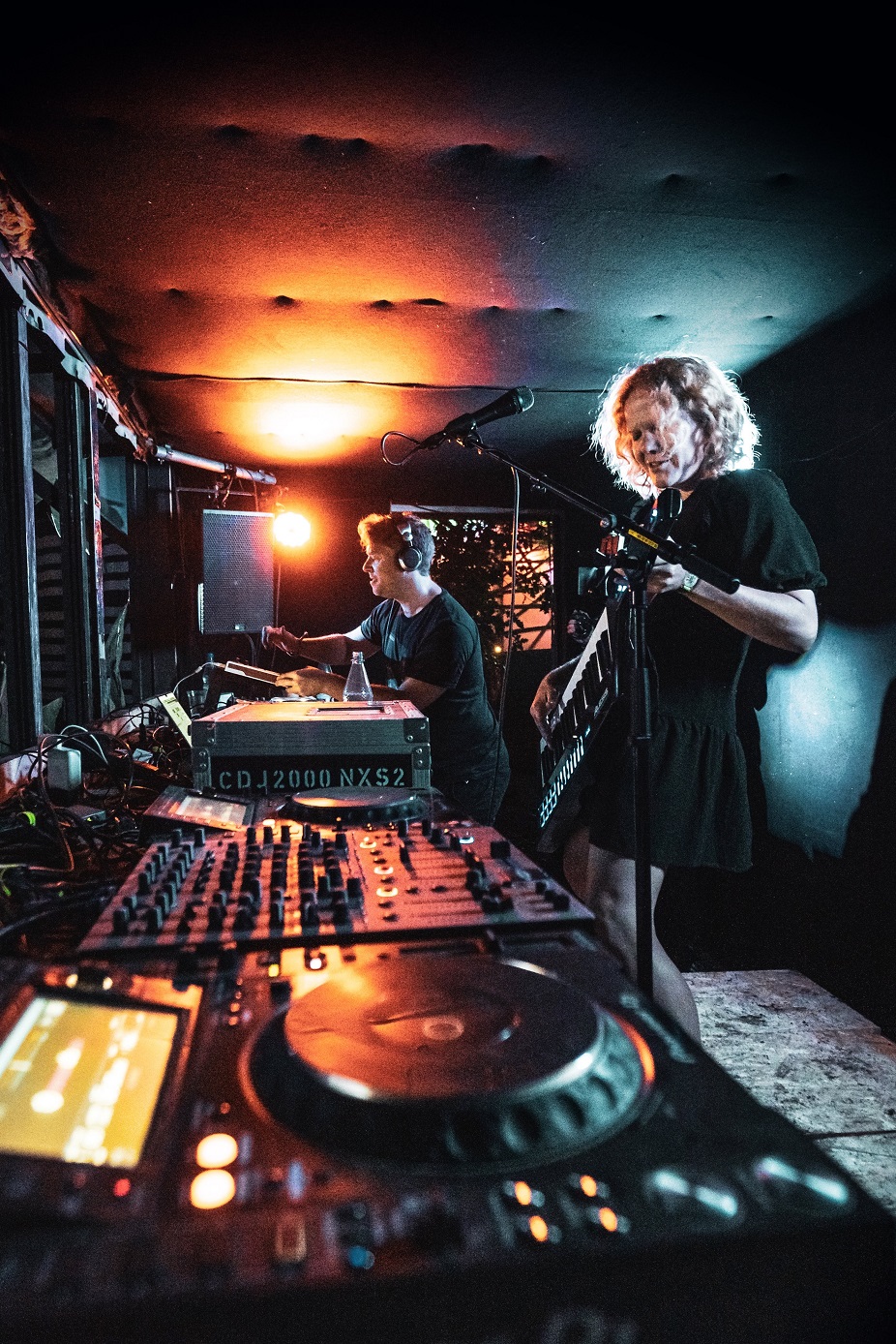 Leah Hinton (right) and DJ Lars Moston live at Wilde Mohre Festival  last year. Photo: Danilo Robger