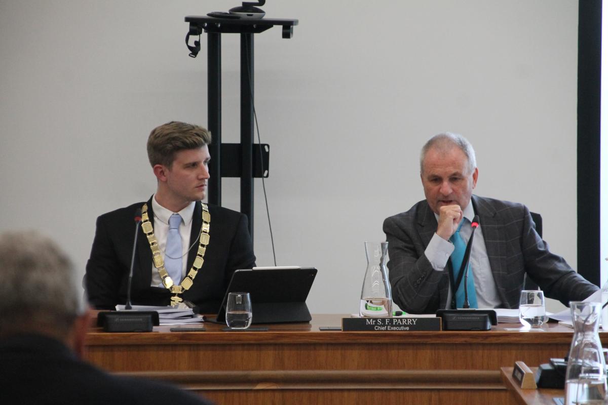 The relationship between Mayor Ben Bell and Gore District Council CEO Stephen Parry broke down...