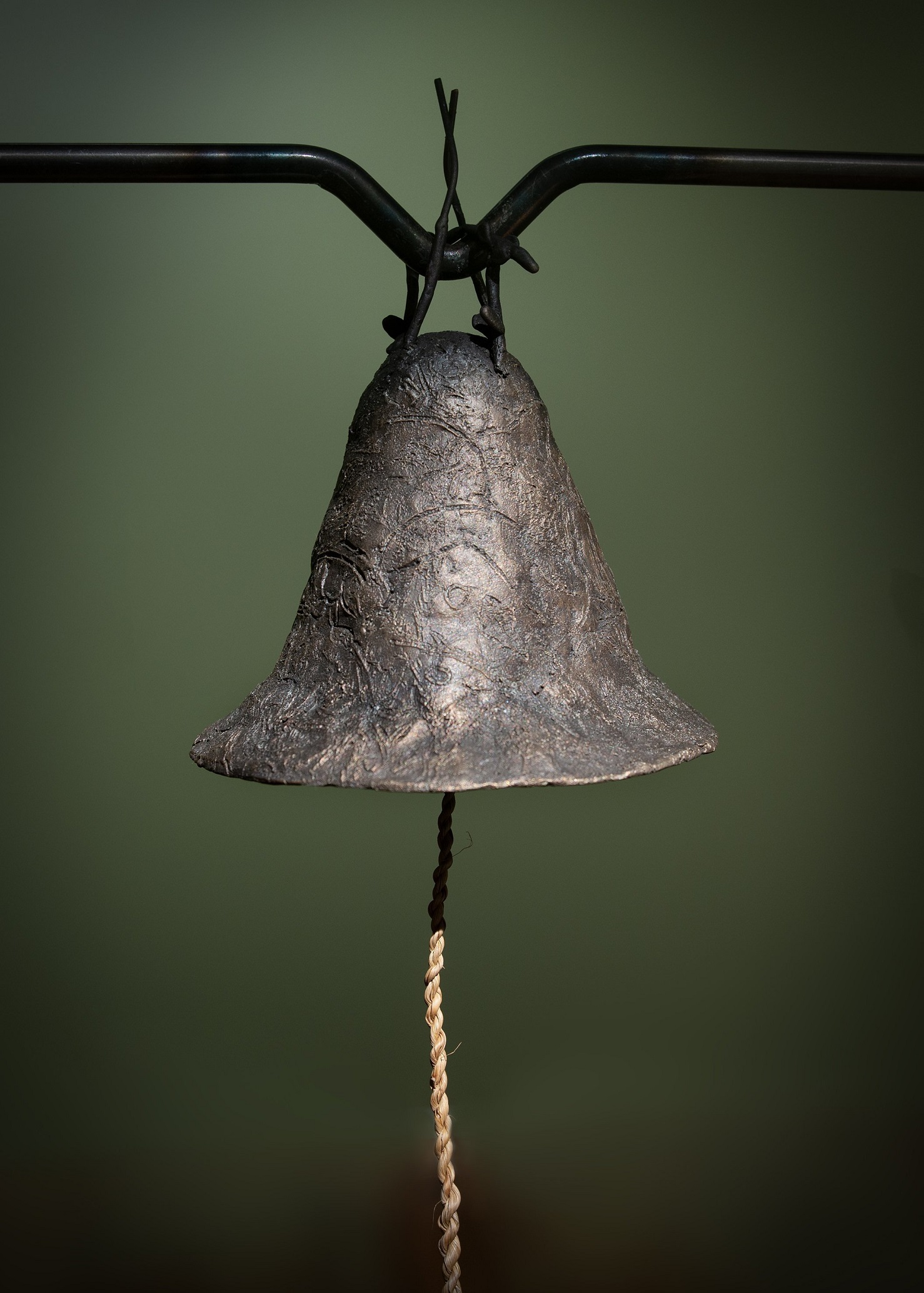 Madison Kelly, Tautiaki Haptic (detail), 2023, bronze, tī kōuka/cabbage tree, kōhatu/stones....