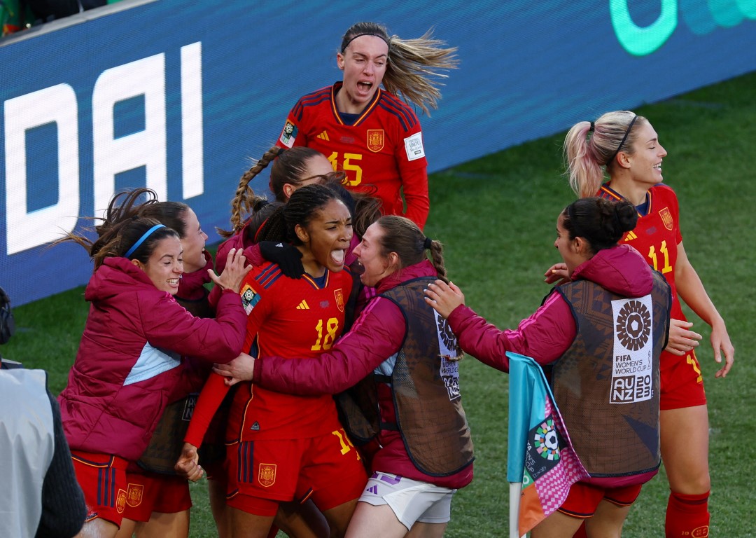 Spain's Salma Paralluelo celebrates with teammates after scoring the winning goal. Photo: Reuters