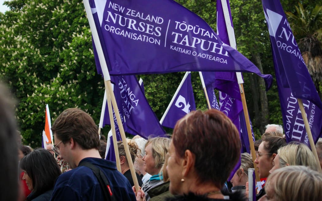 Nurses have called off planned strike action this week after accepting their latest pay offer. File photo: RNZ Nurses have called off planned strike action this week after accepting their latest pay offer. File photo: RNZ