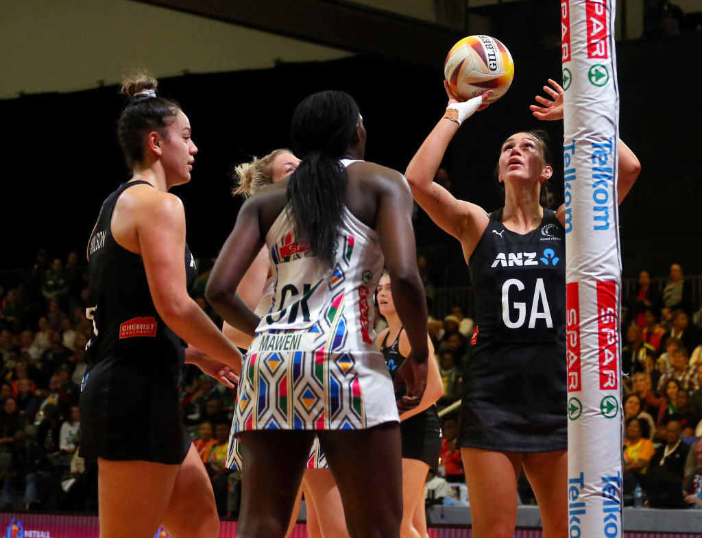 New Zealand's Ameliaranne Ekenasio lines up a shot at goal against South Africa. Photo: Getty