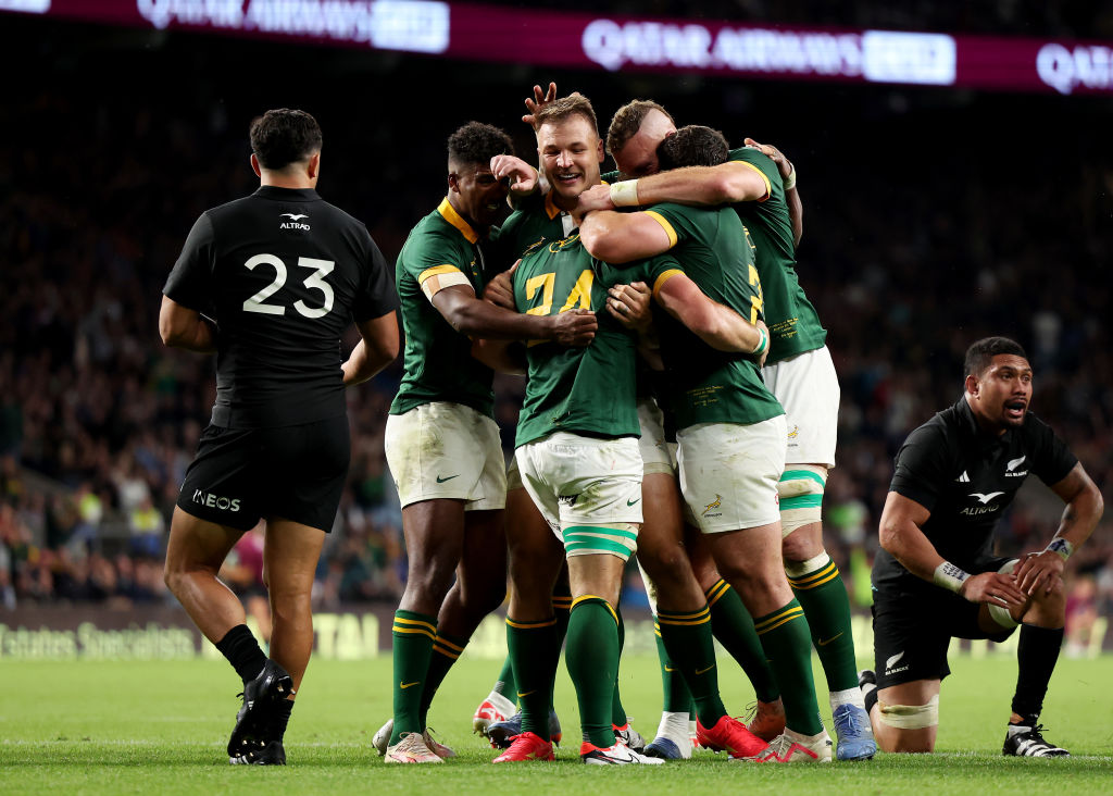 Kwagga Smith celebrates with his teammates after scoring South Africa's fifth try at Twickenham....