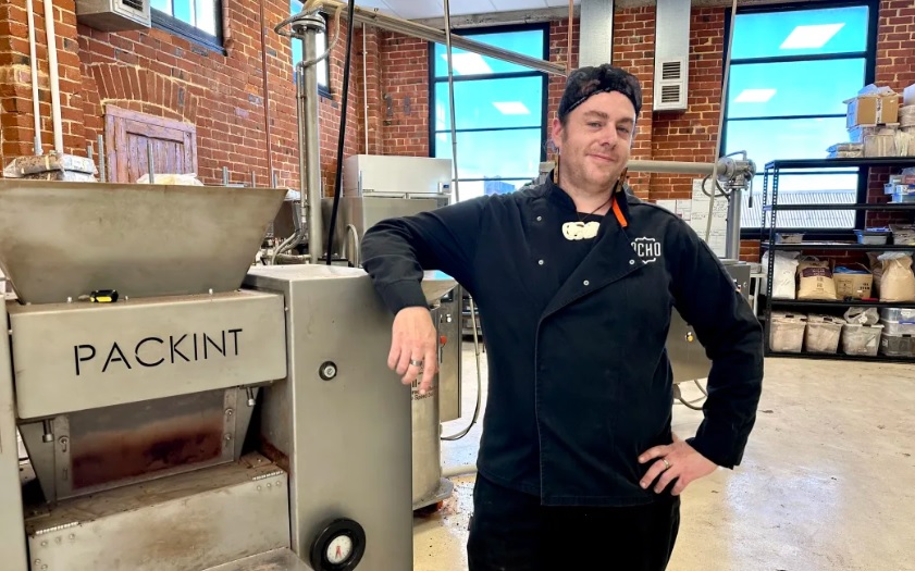 Chocolatier Tipene Ngāpaki Photo: RNZ Pacific Chocolatier Tipene Ngāpaki Photo: RNZ Pacific