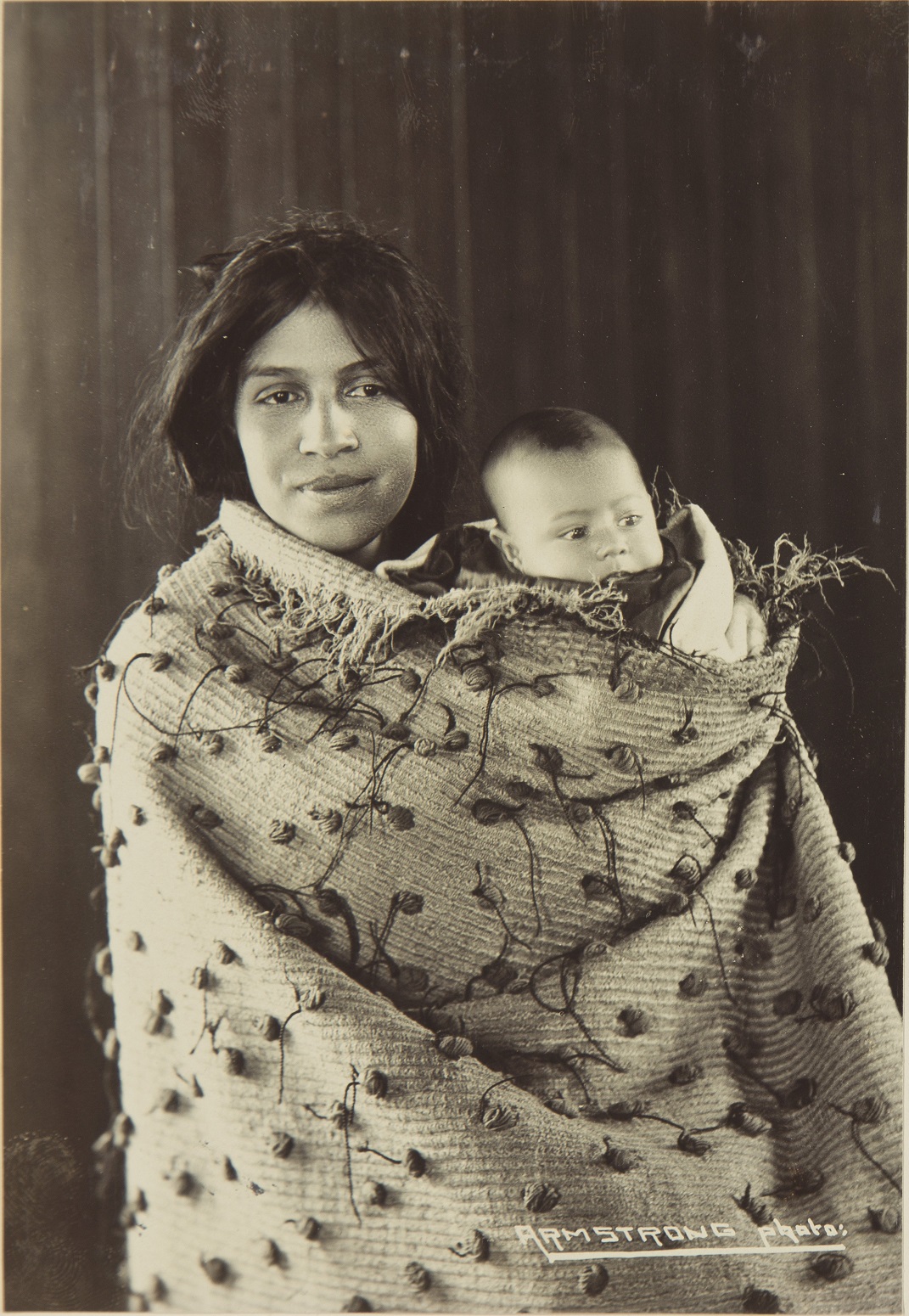A wahine Māori holds a child, in about 1903, in this image from Te Rūnanga o Moeraki album. Photo...