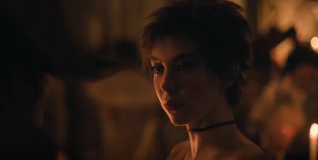Josephine wore the shorn cut known as the coiffure a la victime.