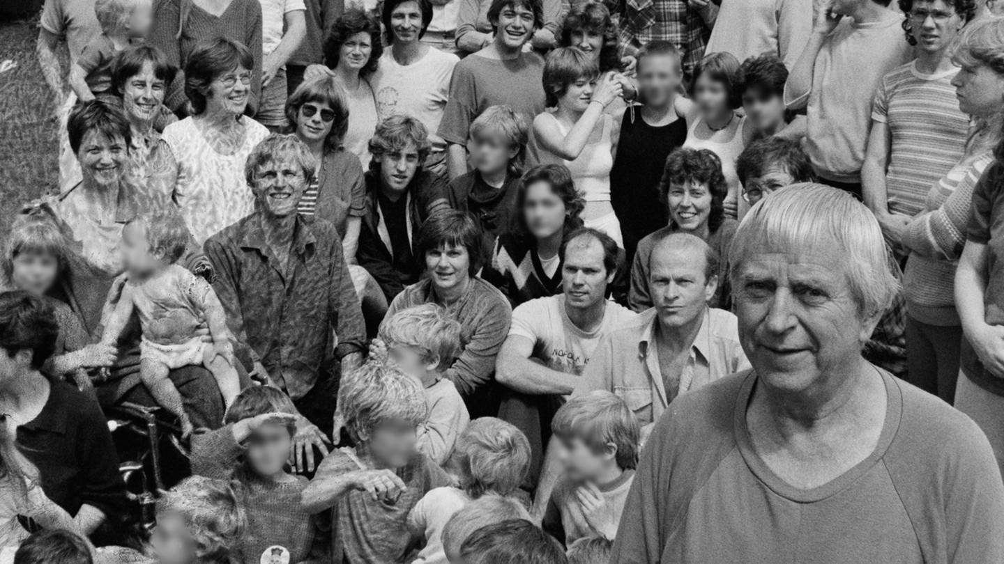 Bert Potter (front) and residents of the Centrepoint Community in Albany. Photo: Supplied