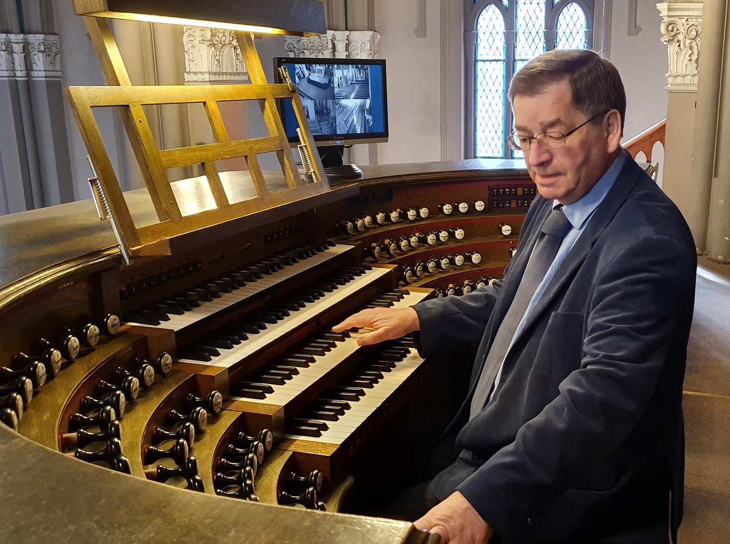 Hans U. Hielscher plays his "home" organ at the Marktkirche Wiesbaden (Lutheran Cathedral of...