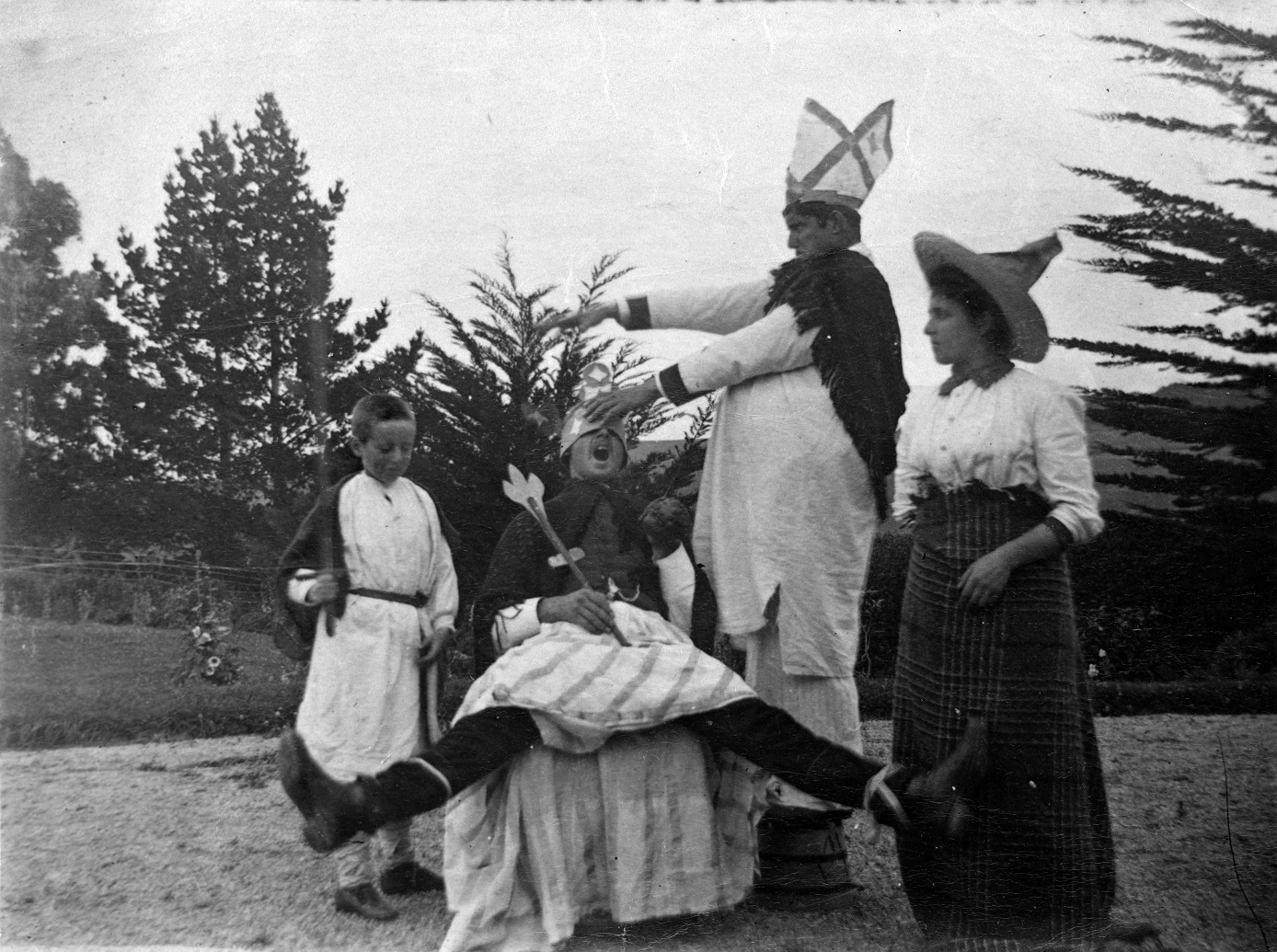 Buckland family photograph: theatrical scene, 1890s. P1993-011/3-065a. Photo: Hocken Collections,...