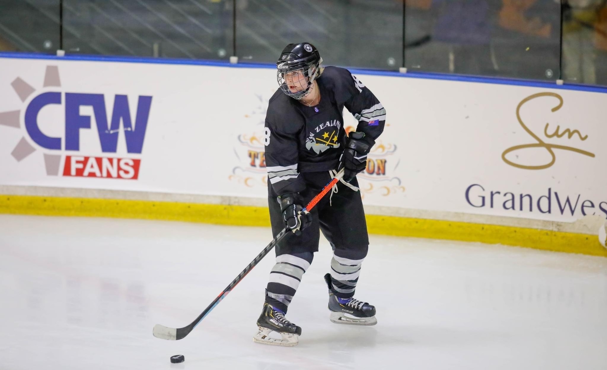 Former Gore Grizzlies ice hockey player Rebecca Lily will be representing New Zealand at the IIHF...