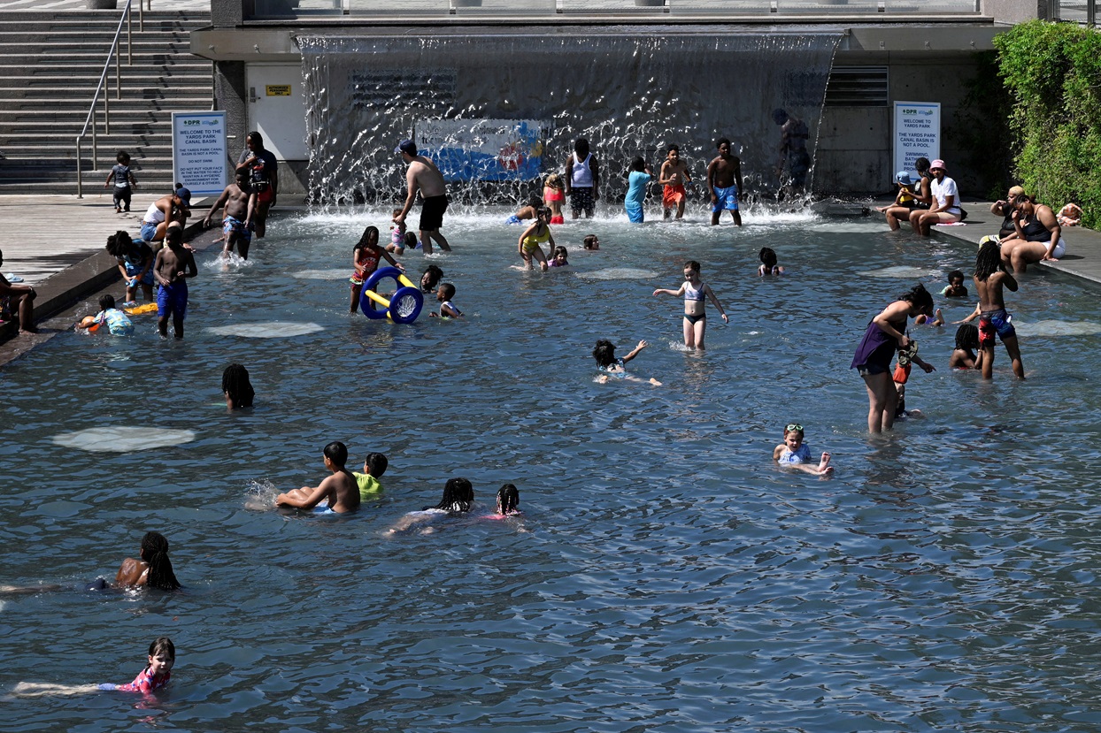 People cool off at the Yards Park splash pool amid a heat wave in Washington, D.C. Photo: Reuters
