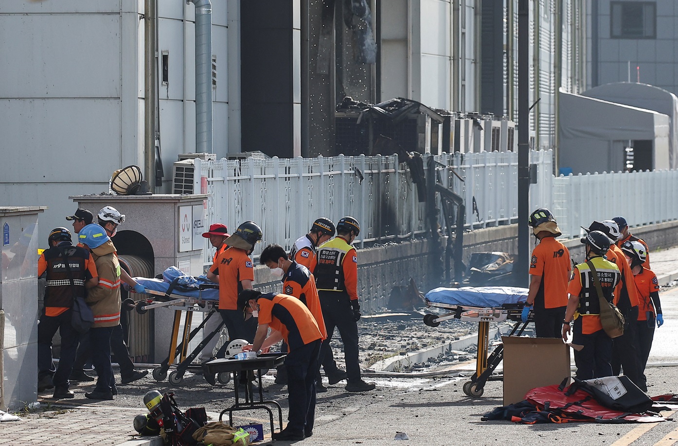 Emergency personnel at the scene of the fire in Hwaseong. Photo: Reuters