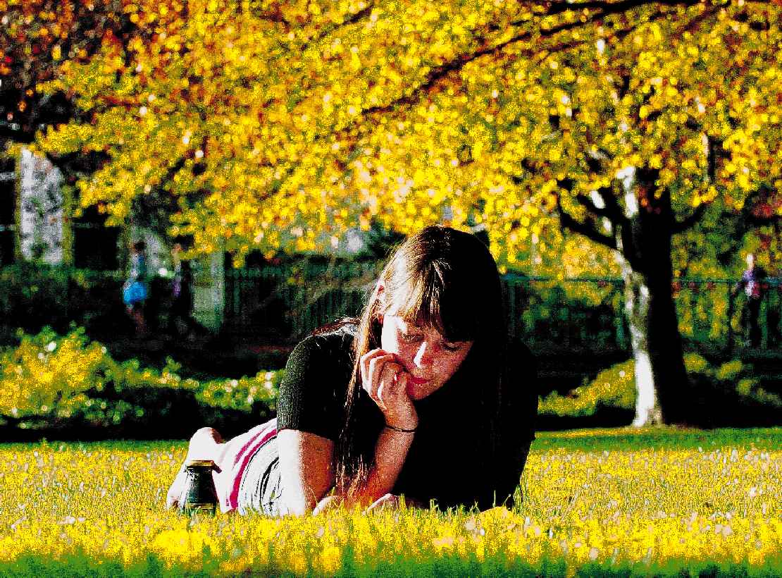 Autumn on campus was a time for reading for student Isla Cooke in 2009. Photo: Gerard O'Brien