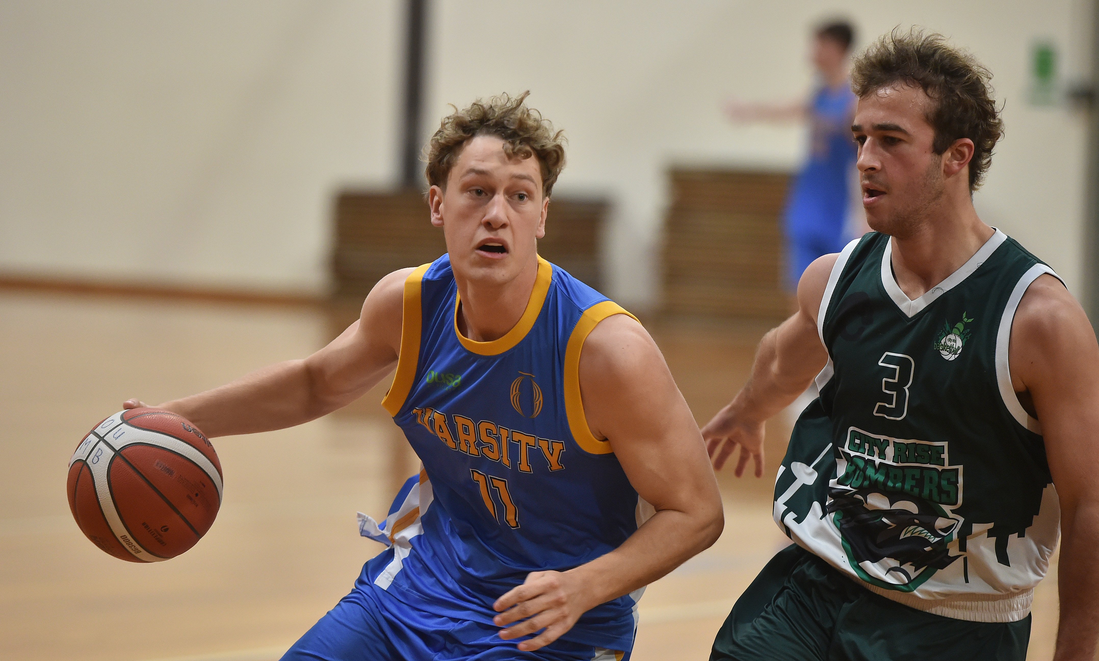 Varsity guard Jack Hollingworth tries to beat Bombers defender Ben Hoskin during the Dunedin men...