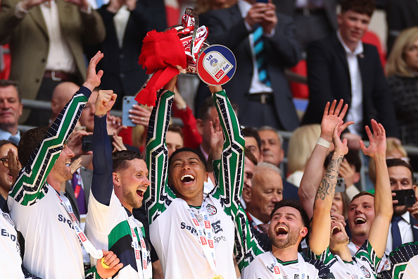 Jobe Bellingham of Sunderland lifts the trophy and celebrates promotion to the Premier League...