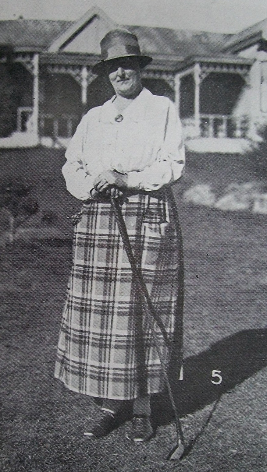 Mrs Dodgshun, of Dunedin, winner of the Otago Ladies Golf Championship. Otago Witness, 12.5.1925