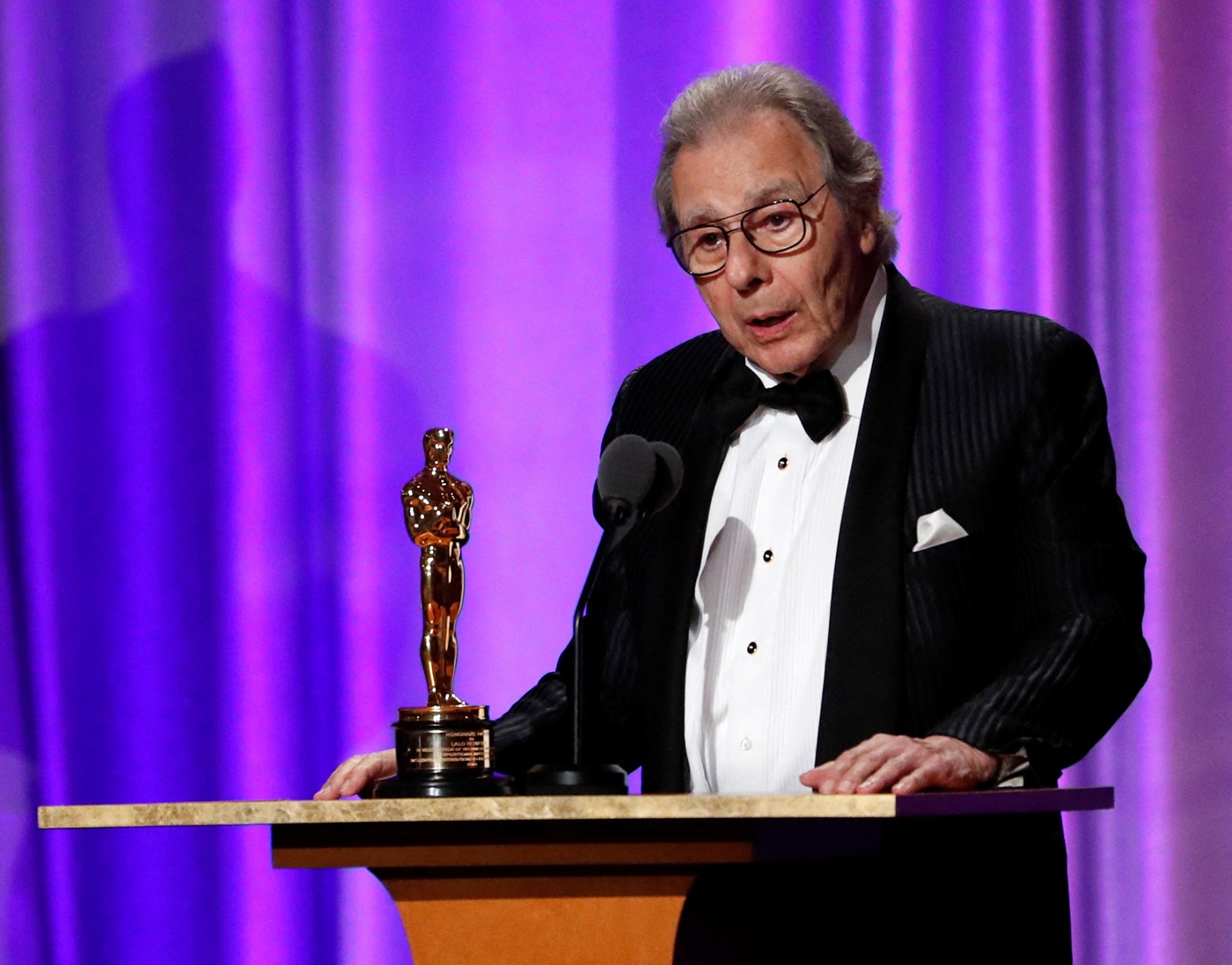 Lalo Schifrin accepts his Honorary Academy Award in Hollywood in November 2018. Photo: Reuters