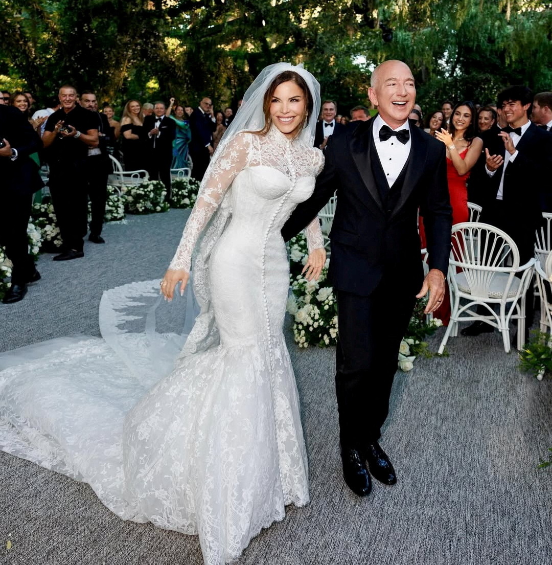 Lauren Sanchez wore a dress made by Italian fashion designers Dolce & Gabbana. Photo: Reuters