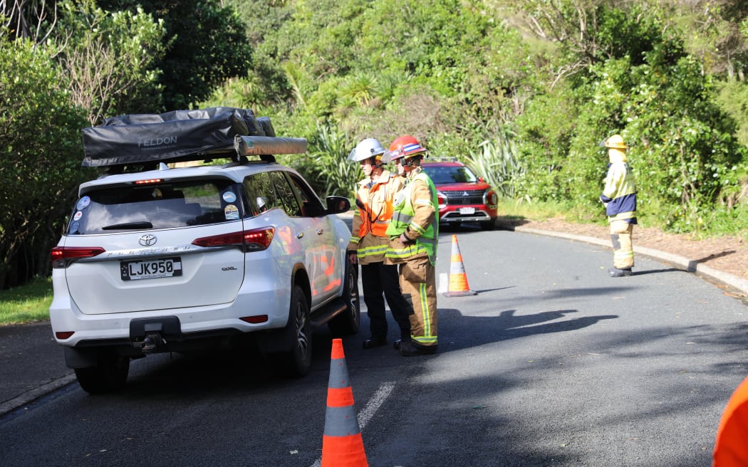 People were being evacuated following the slip in Muriwai. Photo: RNZ