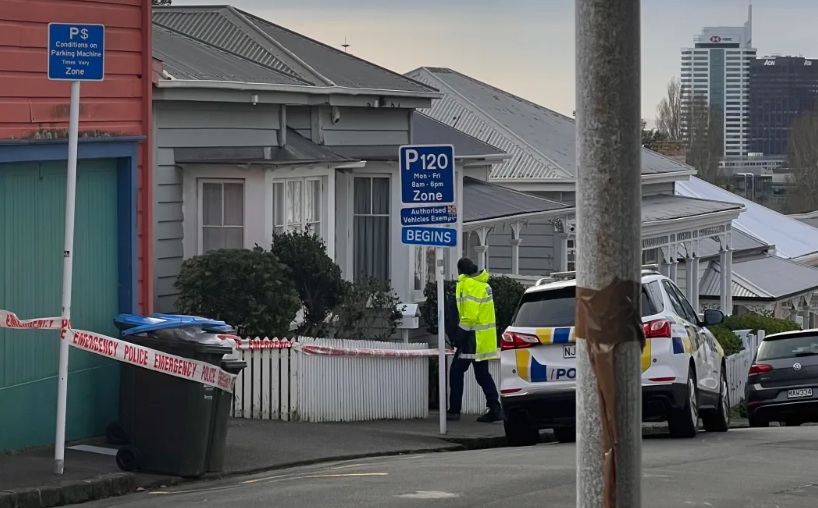 Police at the scene in Ponsonby. Photo: RNZ