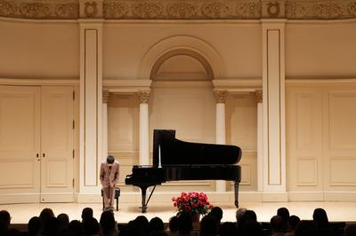 Edison bows to the crowd after his performance. Photo: Supplied
