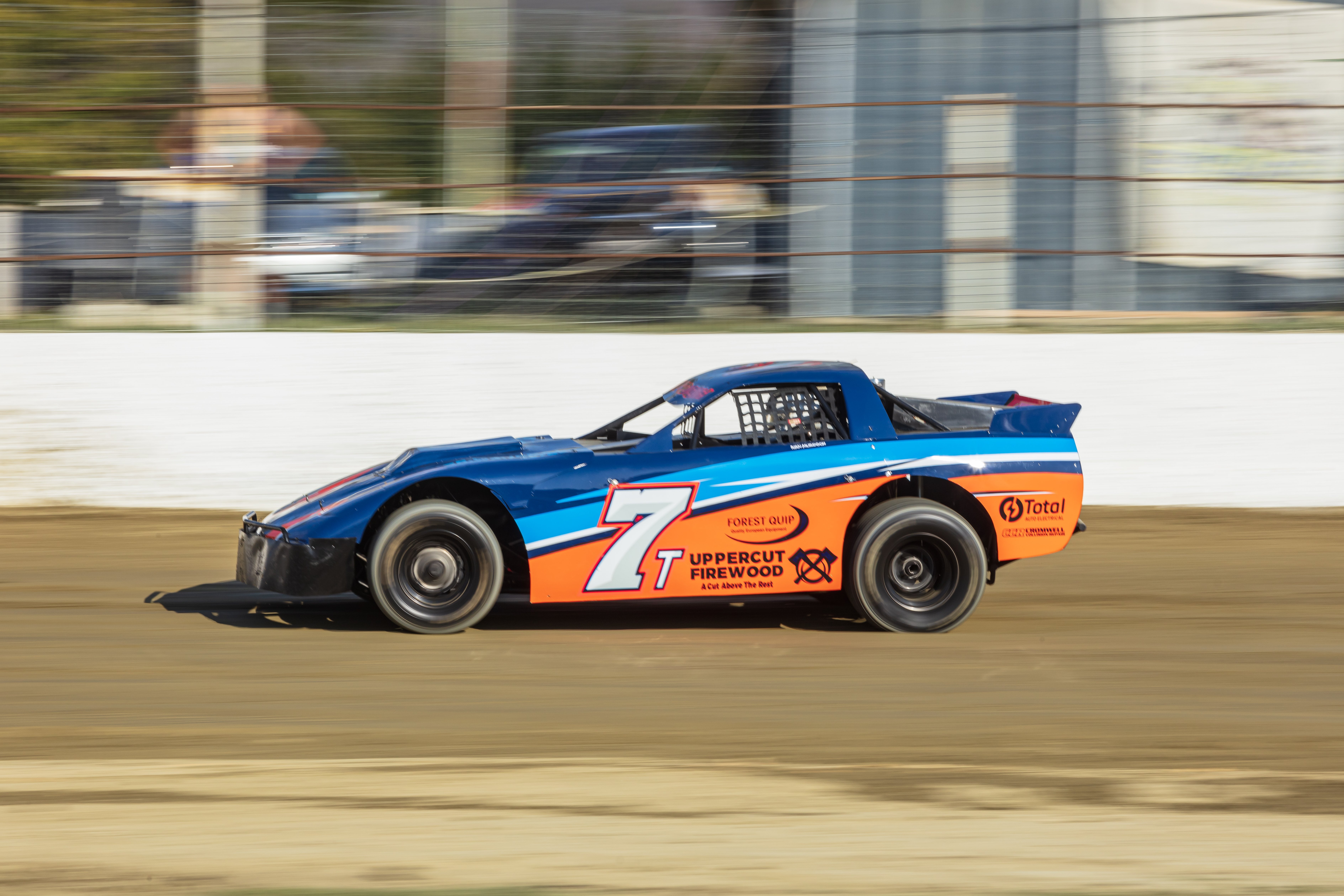 Whizzing around Cromwell speedway in 2022, saloon driver Ivan Murdoch drifts into the next turn....