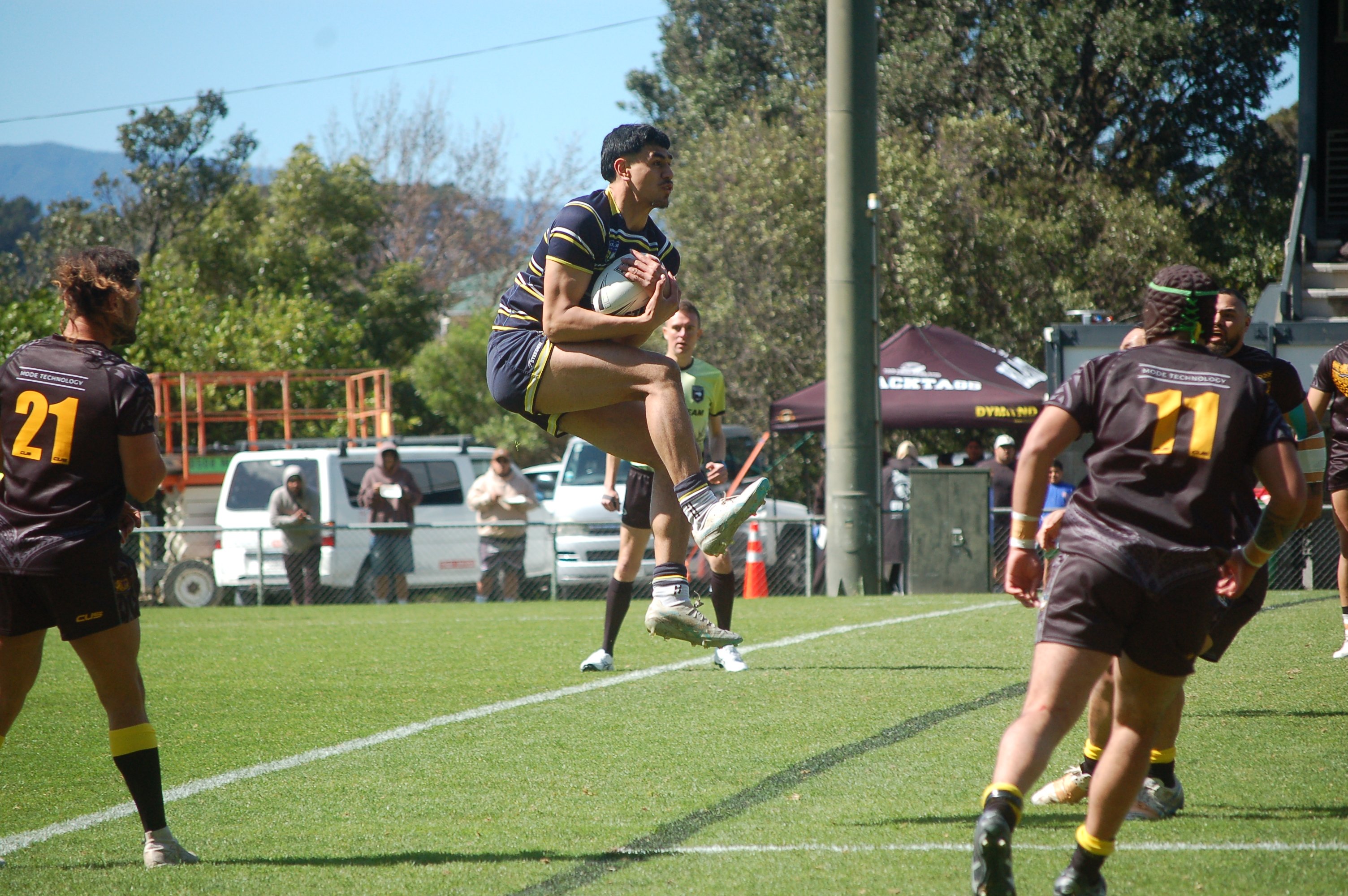 Otago Whalers fullback Kobe Tuhakaraina claims possession during the New Zealand Premiership game...