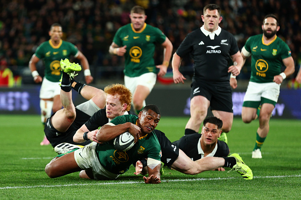 Damian Willemse of South Africa dives over to score a try