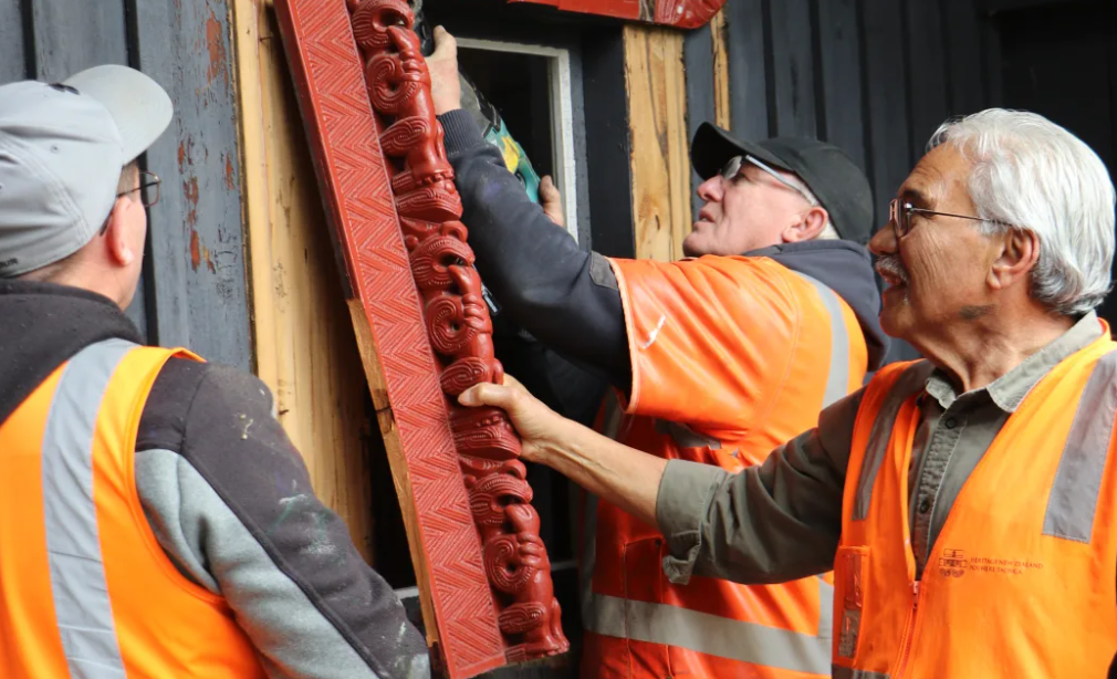 Marae conservation expert Jim Schuster oversees the removal of carvings from Te Wharepuni o...