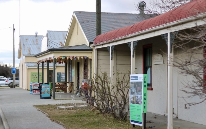 A view down Oturehua's main street, with Gilchrist's Store and adjoining house in the foreground....