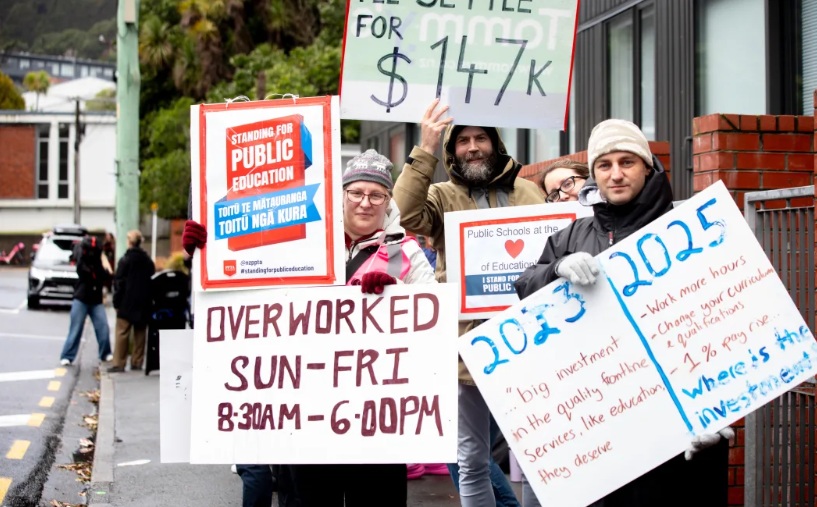 Teachers protest in Wellington last month. Photo: RNZ 