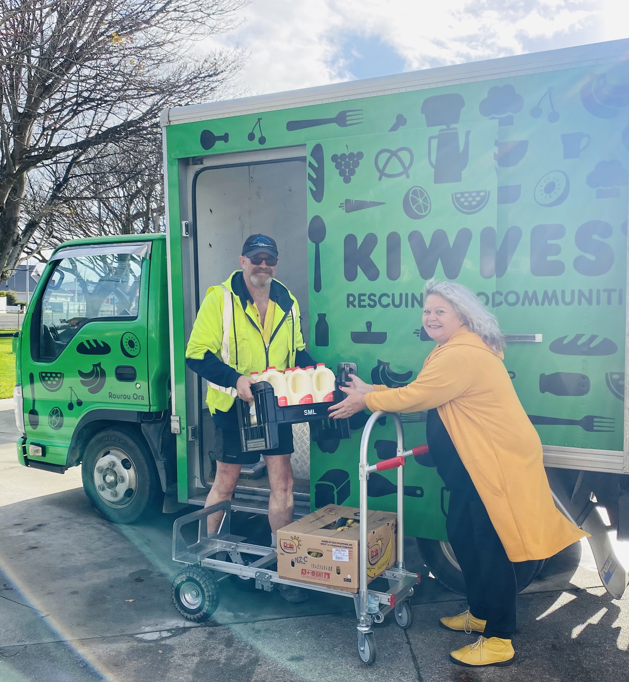 KiwiHarvest Invercargill food rescue driver Dwight Gray hands over a box of food to Murihiku...