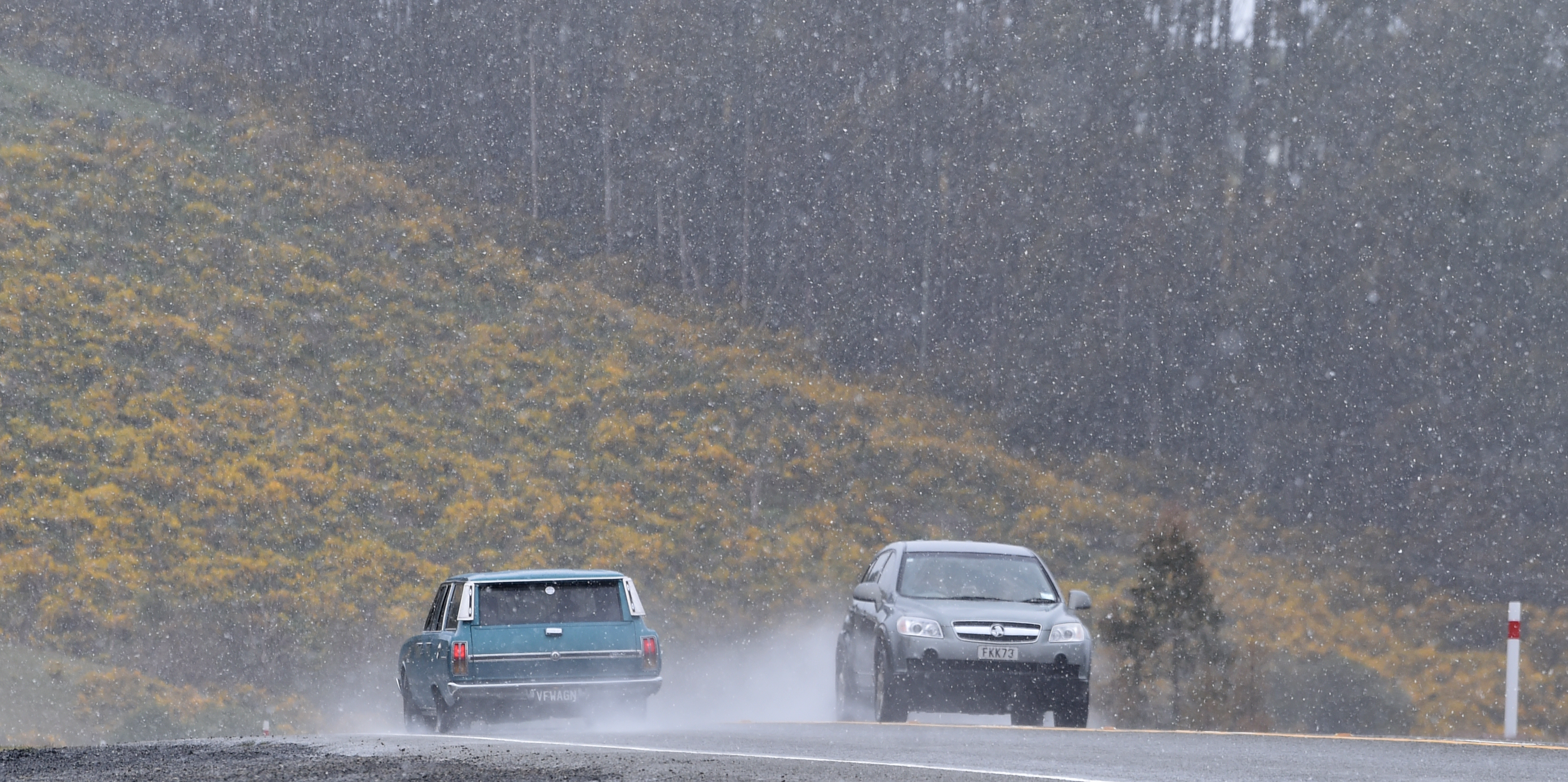 Snow falls on State Highway 1 north of Dunedin shortly after noon. Photo: Peter McIntosh