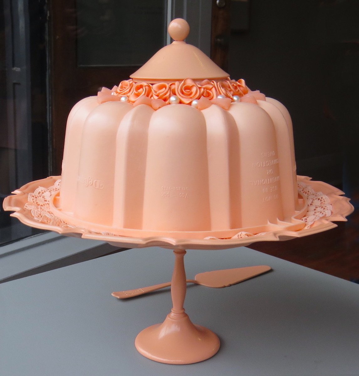 The Desserts of Defiance III — Olive’s Ribbon Rose Trinket Box, by Victoria McIntosh.