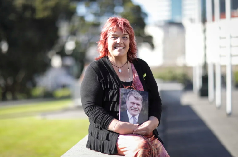 Anna Osborne holds a photo of her husband Milton. Photo: RNZ / Rebekah Parsons-King