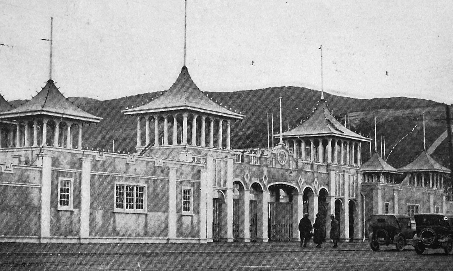 Gates at the entrance to the New Zealand and South Seas Exhibition, Logan Park, Dunedin. — Otago...