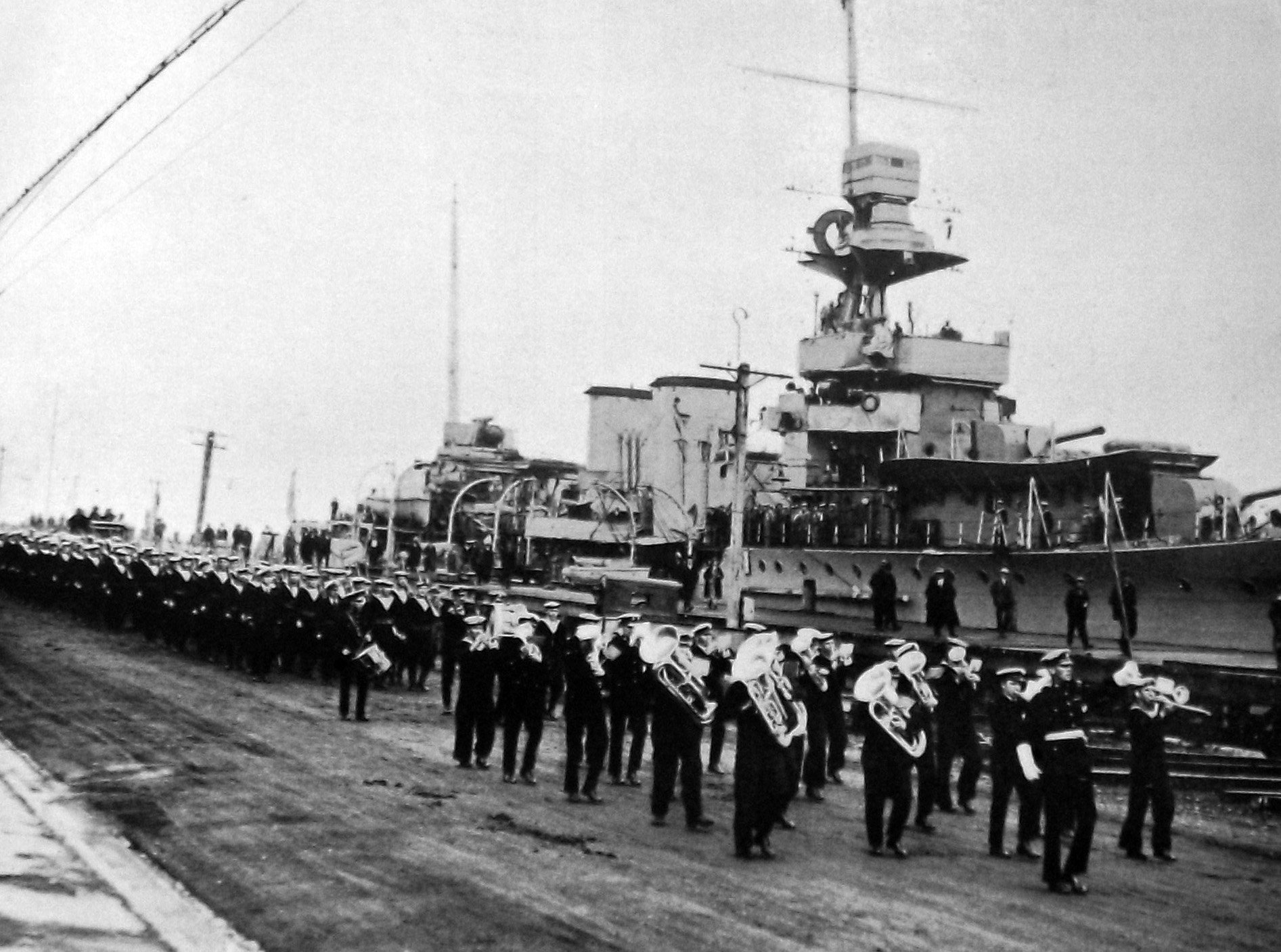 Crew of HMS Dunedin leave their ship to parade through the city. — Otago Witness, 1.12.1925