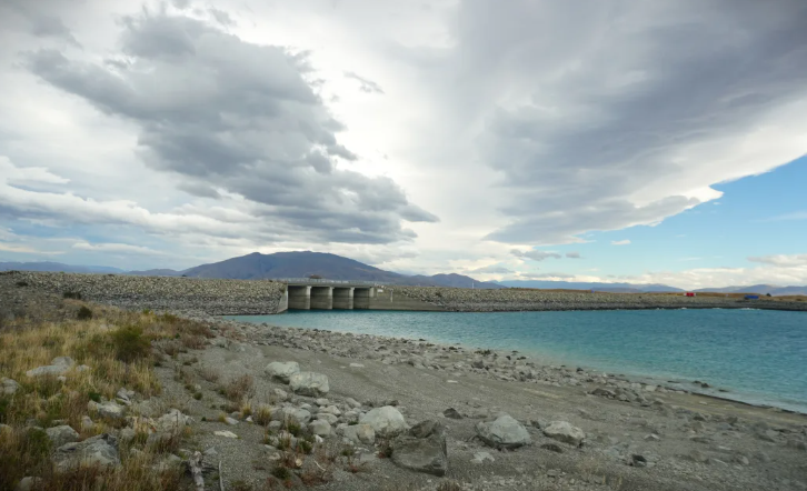 Dropping Lake Pūkaki to 513 metres could expose an additional 35 square kilometres of lakebed, a...