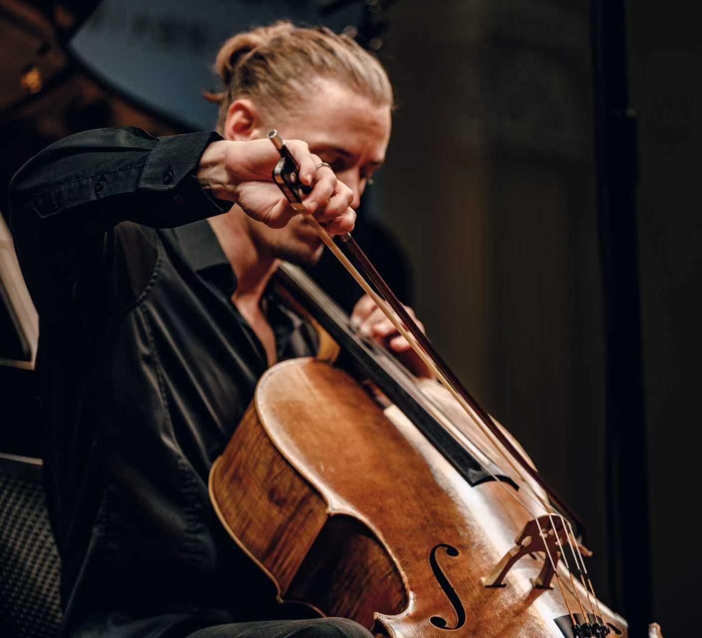 German-based New Zealand cellist Matthias Balzat is returning home for a job with the NZTrio....
