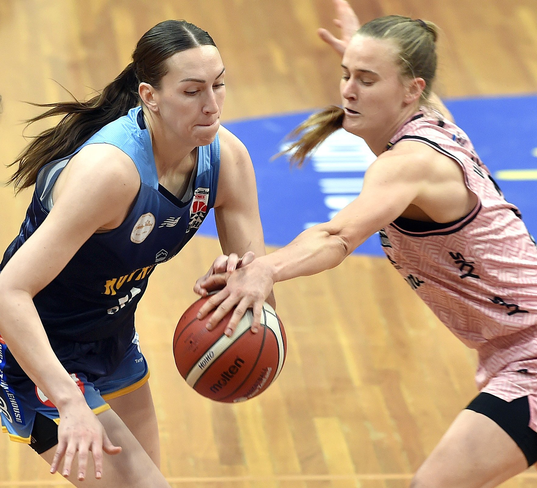Southern Hoiho centre Jessie Edwards gets around Tokomanawa Queens point guard Kirsty Wallace...