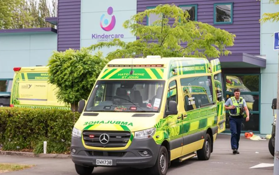 Emergency services were called to the centre in Woolston early this afternoon. Photo: RNZ