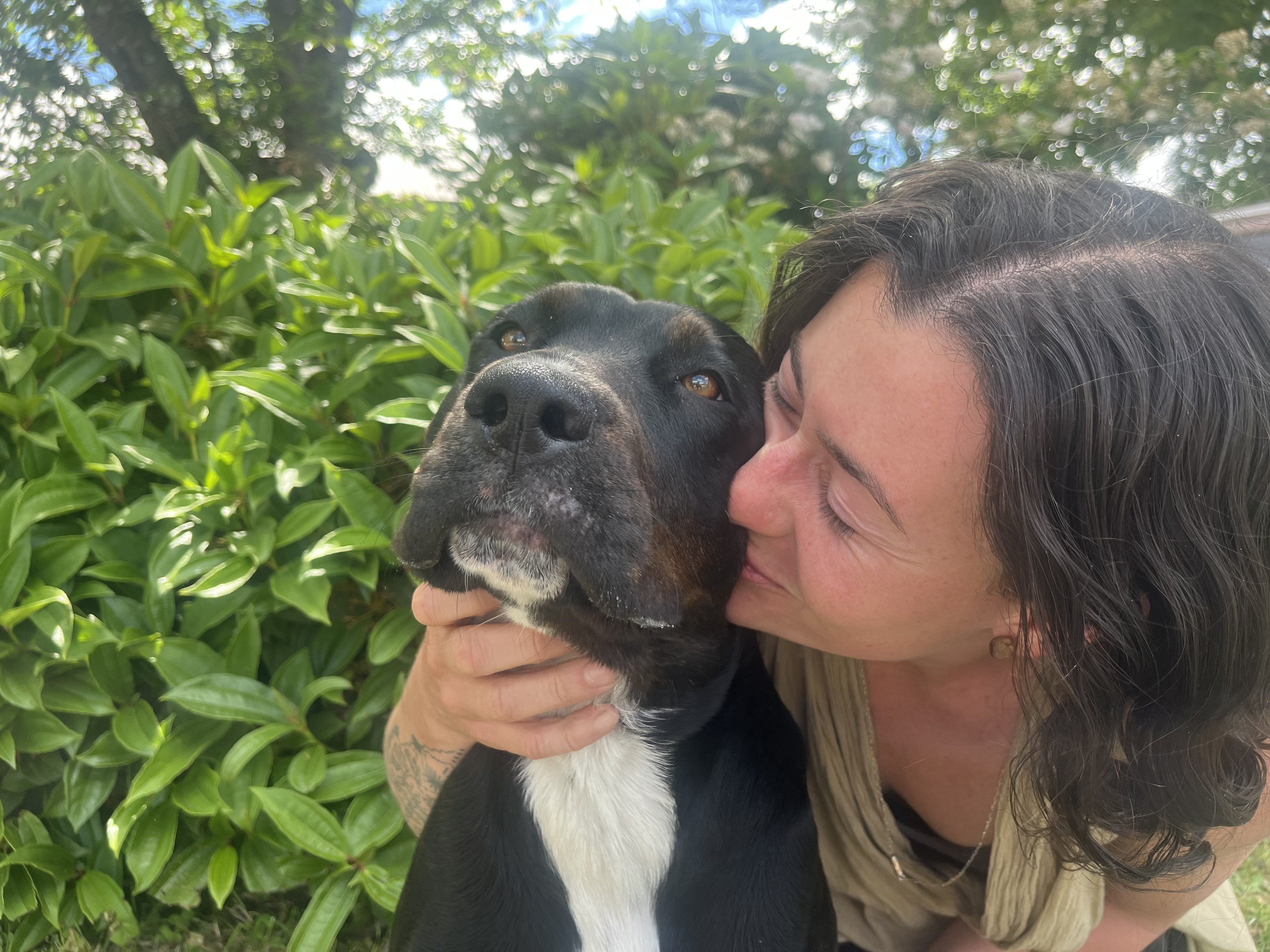 Kimberley Hussey and her huntaway-Labrador cross Maggie. PHOTO: EVIE SINCLAIR