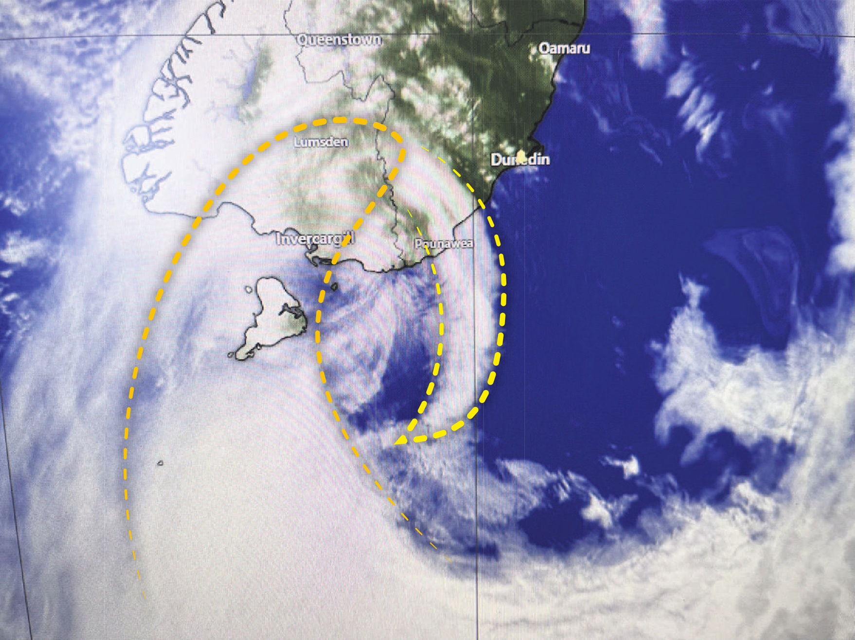 The distinctive "sting-jet" formation, with the "sting" cutting across Otago and Southland. Image...