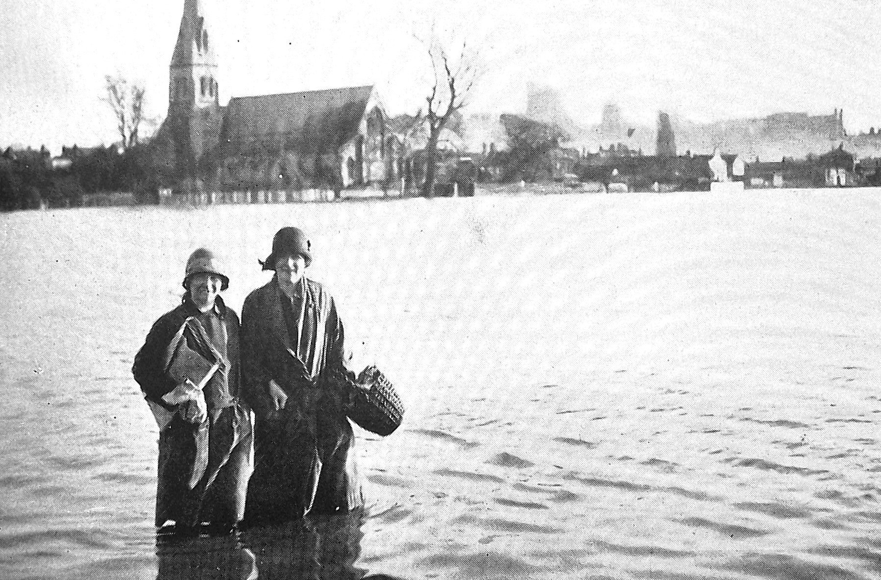 Wading home through flooding after a shopping trip in Eton, west of London. Otago Witness, 2.3.1926