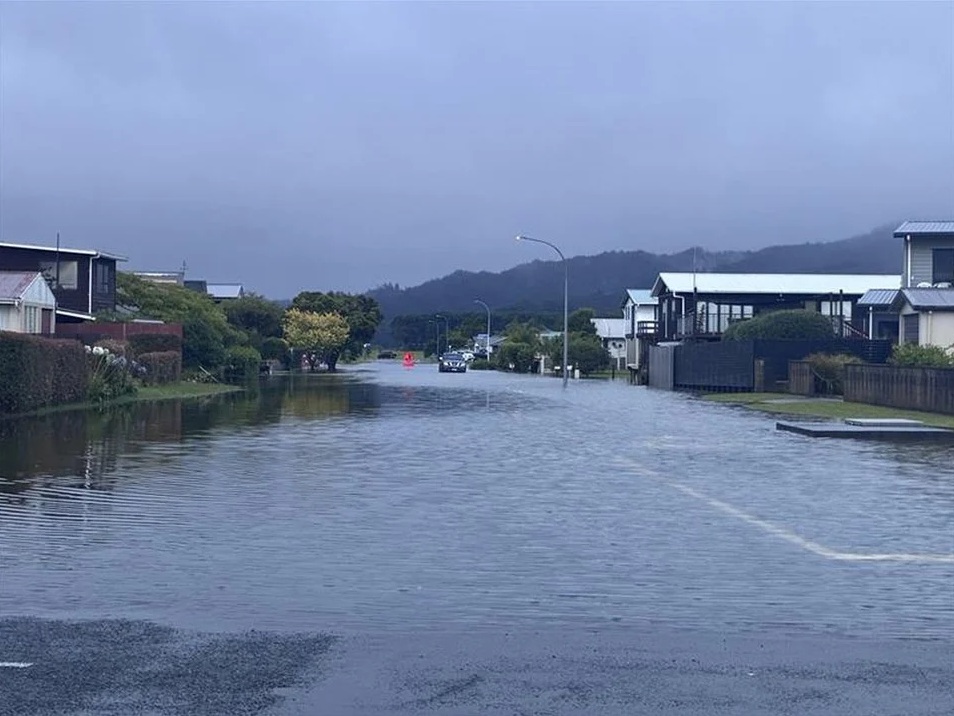 Flooding in Whitianga on the Coromandel Peninsula on Thursday morning. Photo: RNZ