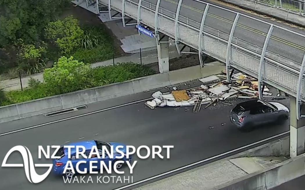 Debris blocks lanes on the Southern Motorway in Auckland. Photo: Supplied / NZTA Waka Kotahi