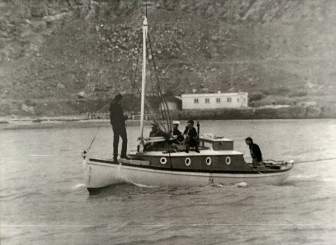 The Pontiac was often sighted in the Oamaru Harbour before and after World War 2. Here it is seen...