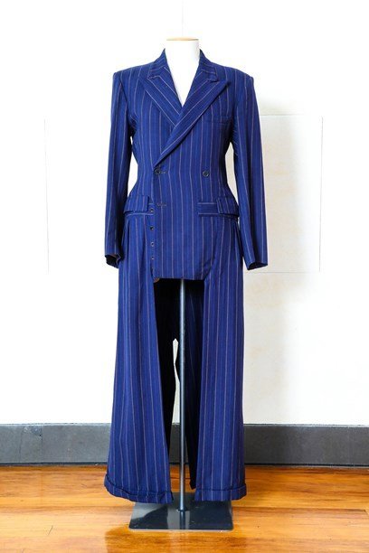 Sincerity coat, NOM*d Clarion collection, Winter 2001. Photo: New Zealand Fashion Museum online...