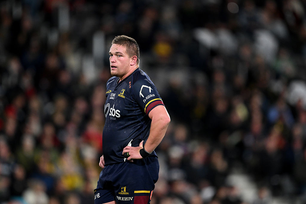 Prop Ethan de Groot replaces Josh Bartlett in the Highlanders line-up to start against the Chiefs...